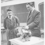 Photo3Inspection d’un professeur d’atelier en techno au début des années 60 : tous les enseignants inspectés gardent d’André Campa (An. 24) le souvenir d’un maître, celui dont l’autorité fait grandir.